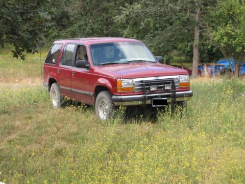 1991 Ford Explorer - Before the lift and the many scratches its recieved :)