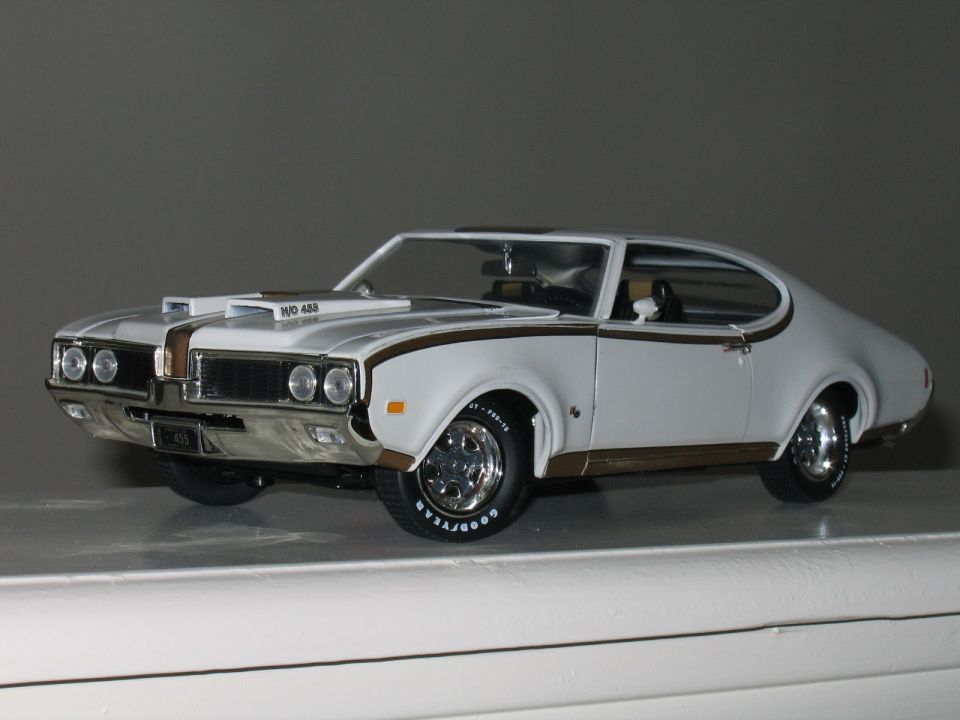 White Hurst Olds 455 diecast model muscle car with gold stripes