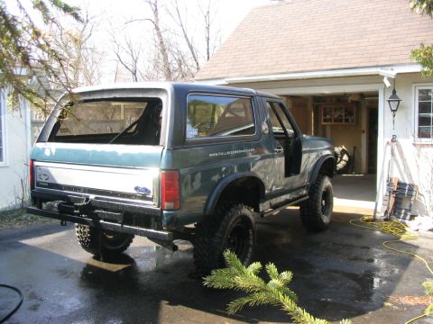 1986 Ford Bronco - This 1986 Ford Bronco has a custom rear bumper and roll cage, and appears to be lifted.