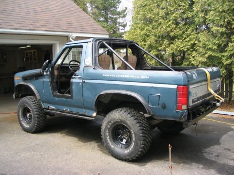1986 Ford Bronco - top off .. it's spring time :)