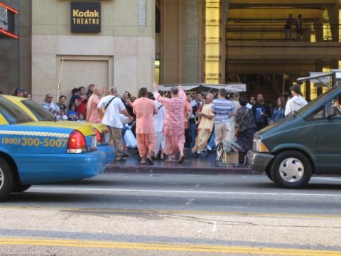1968 Ford Mustang - A crowd is seen outside the Kodak Theatre with a taxi and a van on the street.
