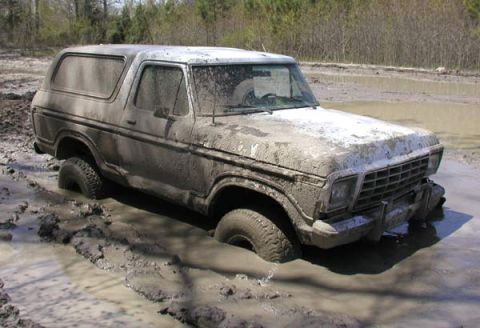 1988 Ford Bronco - Cant leave a fellow Bronco owner stuck.