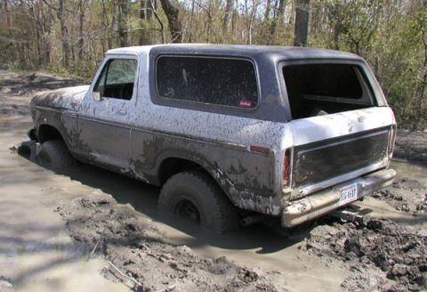 1988 Ford Bronco - She was mucked in over the axel in the front and sitting in soup at the rear.