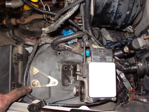 1994 Ford Crown Victoria - The newer throttle requires the newer cruise cable, which requires the newer servo bracket. The servo & stud plate can be reused, but I had…