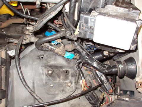 1994 Ford Crown Victoria - The newer throttle requires the newer cruise cable, which requires the newer servo bracket. The servo & stud plate can be reused, but I had…