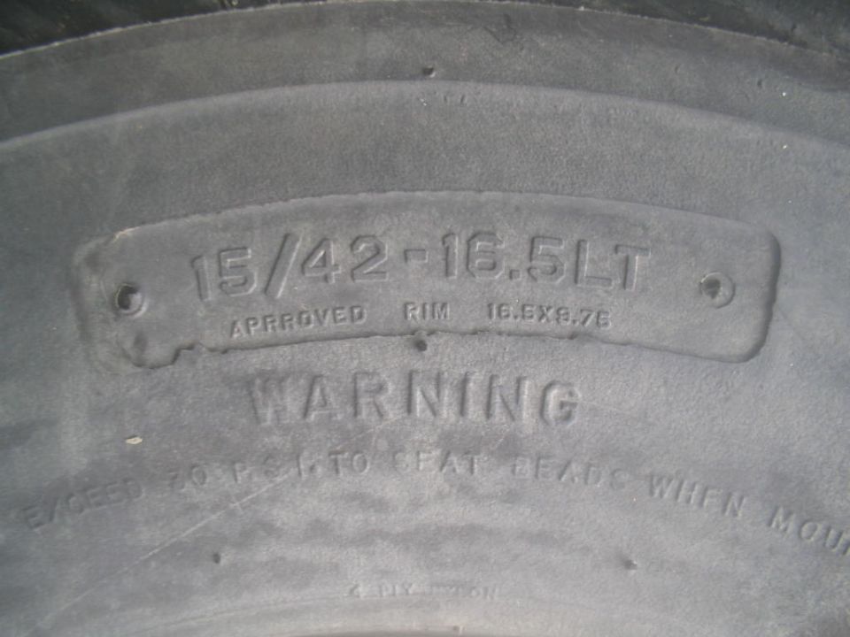 Tire sidewall shows size 15/42-16.5LT and rim size 16.5x8.75, with a warning about exceeding 70 PSI
