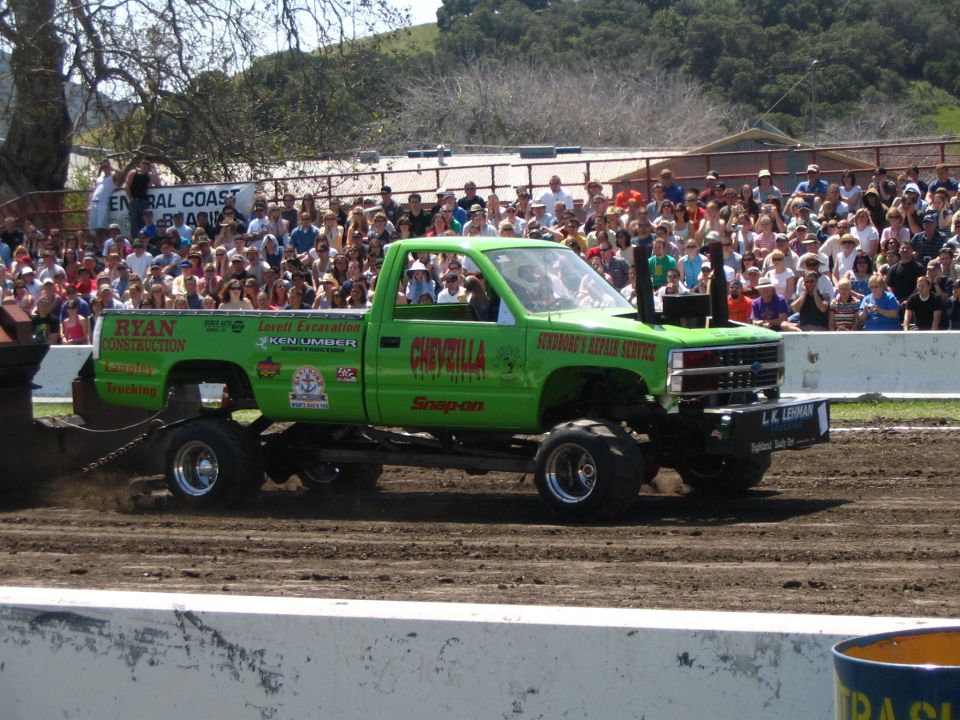 truck pulls 2...