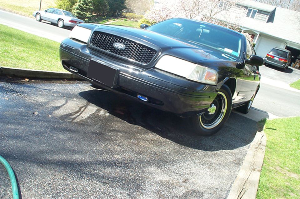 1999 Ford Crown Victoria “Vicky”