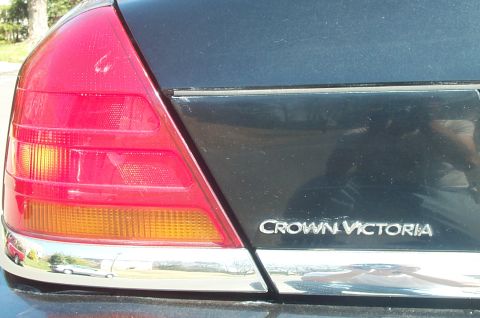 1999 Ford Crown Victoria - Yes, Crown VIctoria Emblem even those she is a Police Package. (Came from Ford like that)