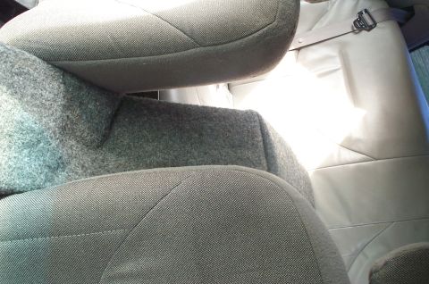 1999 Ford Crown Victoria - The console extends to the back seat providing arm support for backseat passengers.