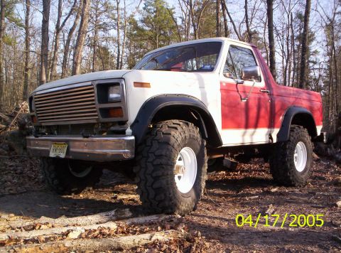 1985 Ford Bronco - This modified Ford Bronco features a two-tone paint scheme and aggressive off-road tires.