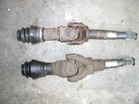 1990 Ford Bronco - D44 vs D50 slip shaft. The casting on the D50 is over a quarter inch thicker.