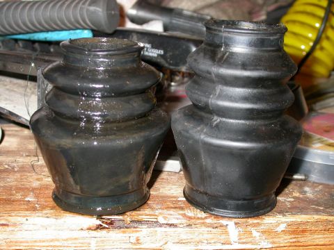 1990 Ford Bronco - D44 slip shaft boot vs D50, the D44 one is longer.