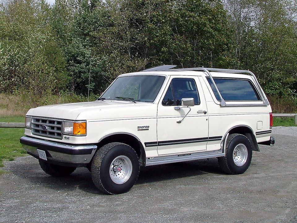 White 1988 Ford Bronco, 3/4 front view