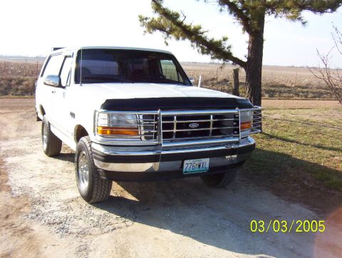 1995 Ford Bronco - Look at that chrome shine!!!!