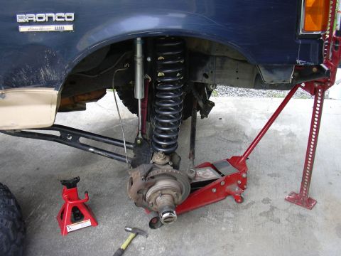 1991 Ford Bronco - I mounted the limiting straps in between the shock mounts