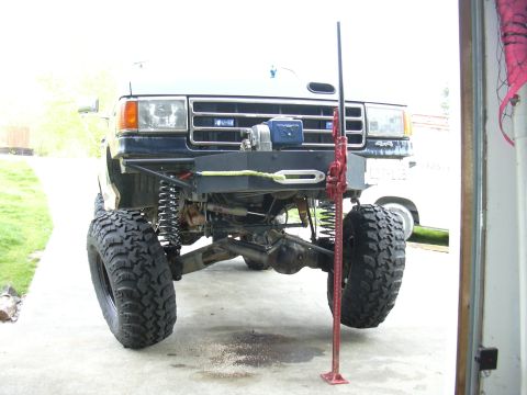 1991 Ford Bronco - I have a full 10" of droop with the limiting straps installed! Not too bad for a TTB!