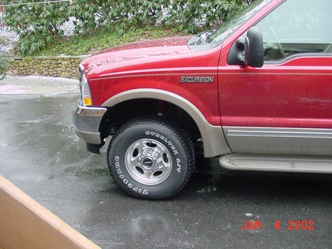 2002 Ford Excursion - View of front after adding V code springs in Early 2002