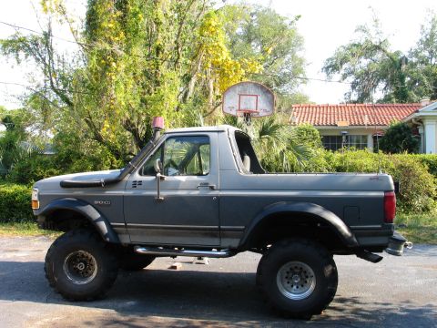 1992 Ford Bronco - looks badass topless now (not that it didnt before :-))