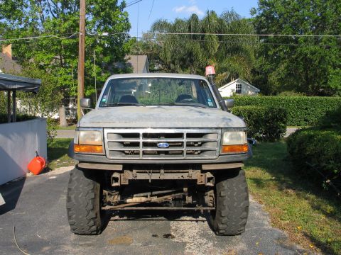 1992 Ford Bronco - straight on