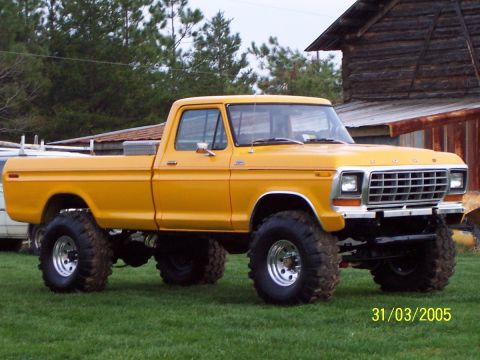 1978 Ford Bronco - daylight