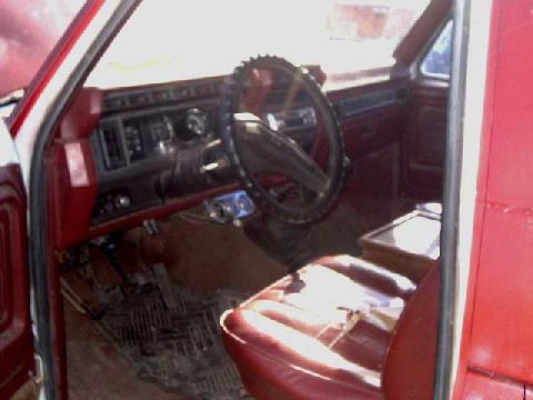 1986 Ford Bronco - 86 interior-red
