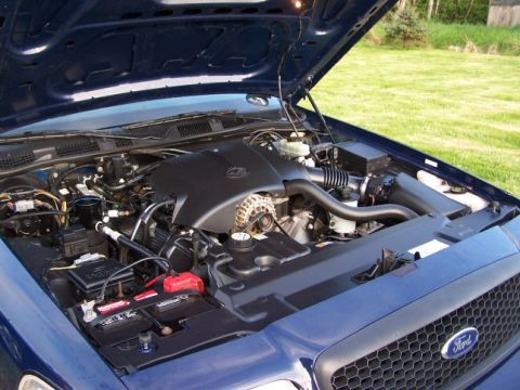 2001 Ford Crown Victoria photo