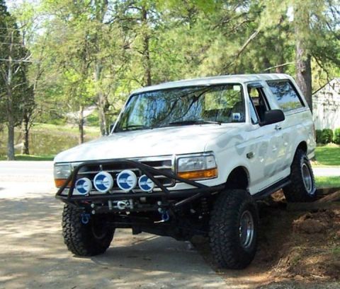 1995 Ford Bronco - poser shot after cleaning all the mud of from URE