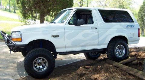 1995 Ford Bronco - side shot of the durabak ghost flames