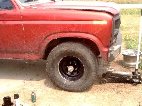 1986 Ford Bronco - 33x12.50R15 WideTrack Baja AT tires on 15x9" black spoke rims