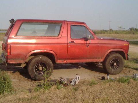 1986 Ford Bronco - 33" tires front and rear