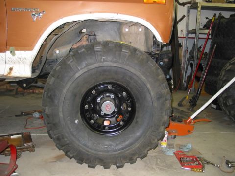 1981 Ford Bronco - 42" tire on Hummer rim. The inner fender is installed in this picture. The inner and outer fenders have been heavily trimmed.