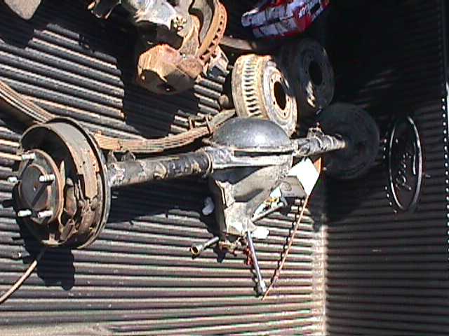 Rear axle assembly with leaf springs and brake drums