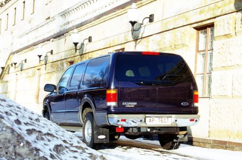 2000 Ford Excursion “Xochi”