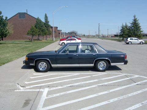 1990 Ford Crown Victoria photo