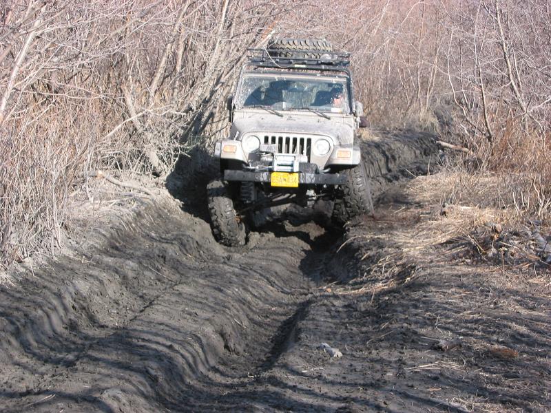 John Flexing with his sway bars diconnected. Rubbing on the fenders but tires still on the ground.
