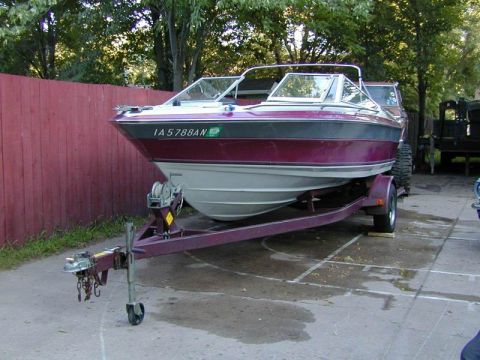 1989 Maxum 2000/XC - Boat on trailer with IA 5788AN registration visible on the side.