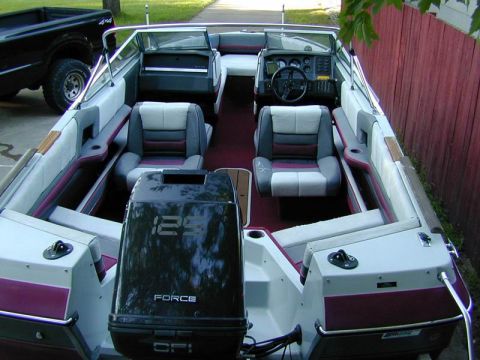 1989 Maxum 2000/XC - Boat interior with Force outboard motor and two-tone seating. Pickup truck parked nearby.