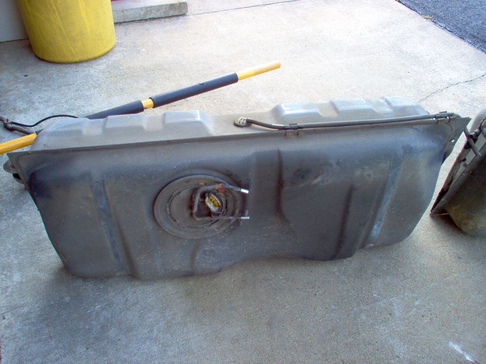 The old tank has only 1 bung on top, and the old-style locking ring for the pump.