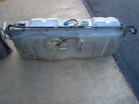 1994 Ford Crown Victoria - The new tank has 3 bungs on top & the pump plate is held on by 6 screws.