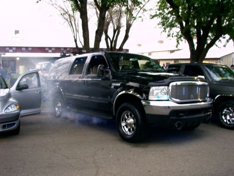 2000 Ford Excursion - Fog machine