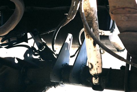 1996 Ford Bronco - Cruddy picture of the axle plates welded onto the Sterling. Look at those welds, can you say bublegum :)