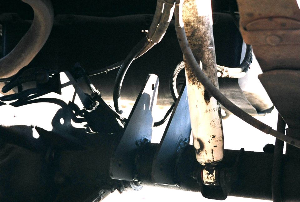 Cruddy picture of the axle plates welded onto the Sterling.   Look at those welds, can you say bublegum :)