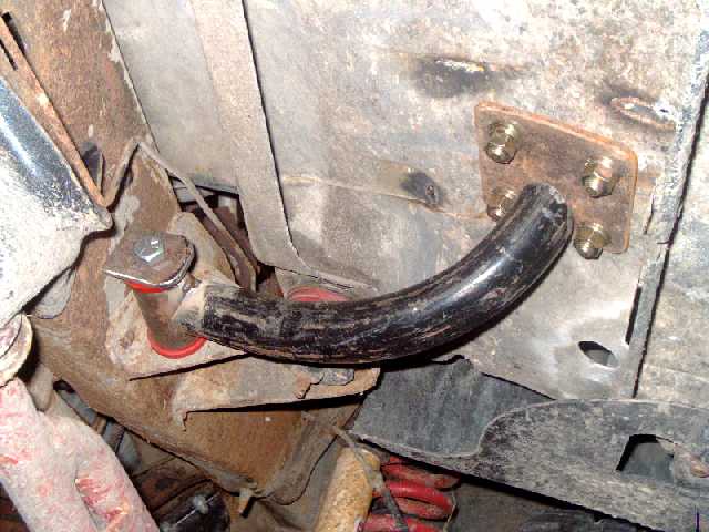 A-piilar cage-frame mount. This is for the windshield post runner from above. Custom bushing mount to frame.