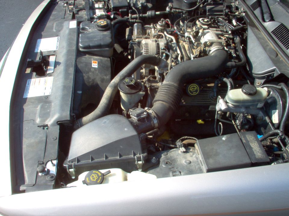 Engine bay of a Ford Crown Victoria with air intake box and V8 engine