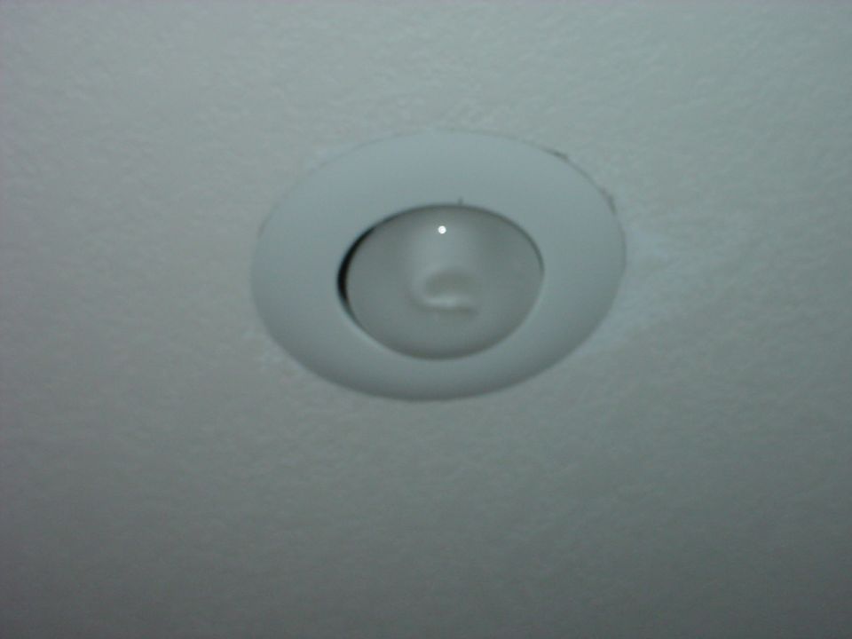 Here is a picture of the CF flood off, notice the spiral bulb that is incased in the thin flood glass.