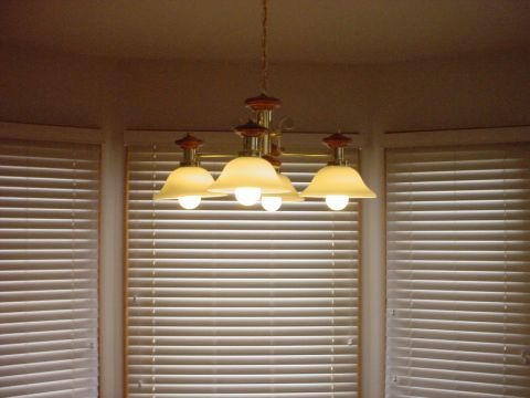 1998 Ford Crown Victoria - Kitchen table light with the bulb type pictured above