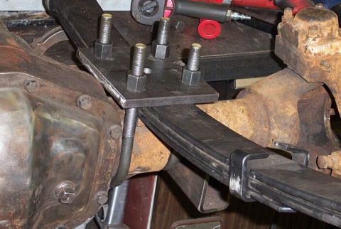 1986 Ford Ranger - Custom driver's side spring plate using 1/2" plate. U-bolt bends are 3.75" and 3.125"