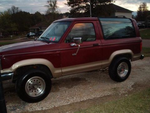 1989 Ford Bronco II - Did some cleaning up to it.