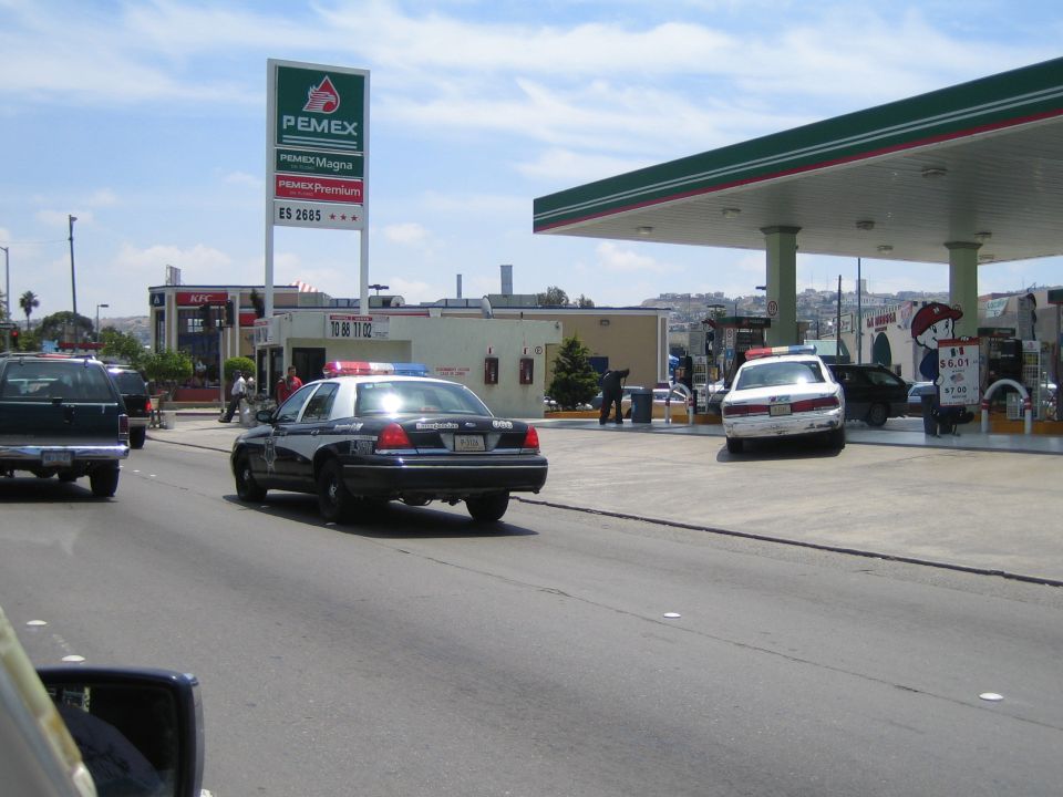 & this is suppose to be one of the Newer  cars ..
Theres alot of  Cop cars all over the place..